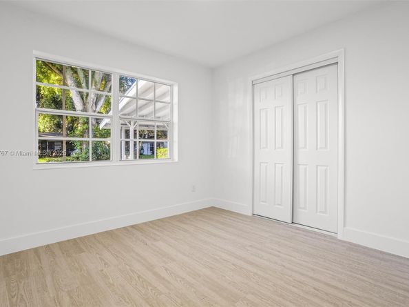 6825 SW 12th St, Pembroke Pines FL 33023
