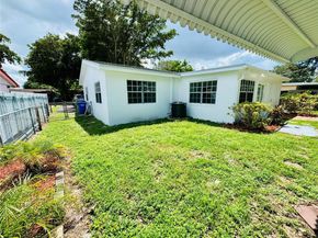 6825 SW 12th St, Pembroke Pines FL 33023