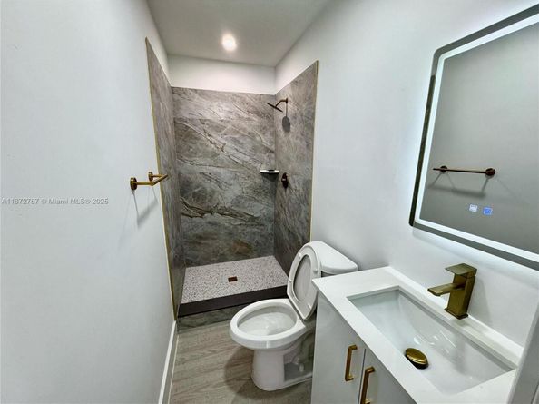 6825 SW 12th St, Pembroke Pines FL 33023