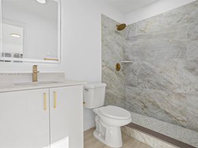 6825 SW 12th St, Pembroke Pines FL 33023
