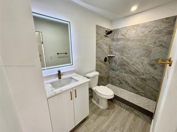 6825 SW 12th St, Pembroke Pines FL 33023