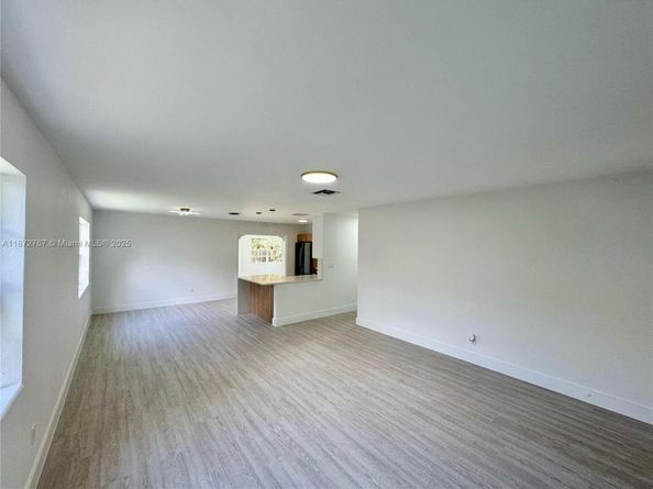 6825 SW 12th St, Pembroke Pines FL 33023