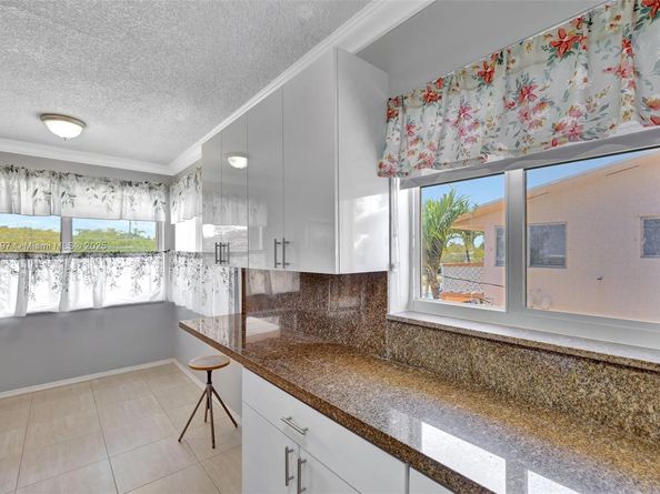 1012 SW 11th St 20N, Hallandale Beach FL 33009