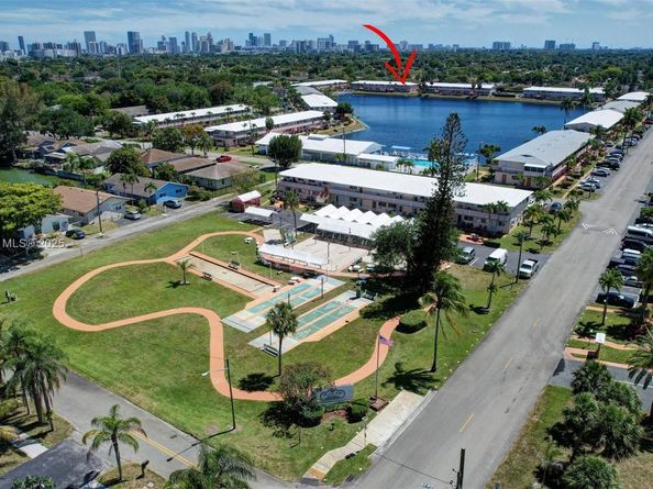 1012 SW 11th St 20N, Hallandale Beach FL 33009