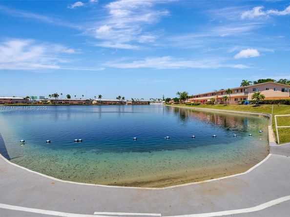 1012 SW 11th St 20N, Hallandale Beach FL 33009