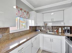 1012 SW 11th St 20N, Hallandale Beach FL 33009