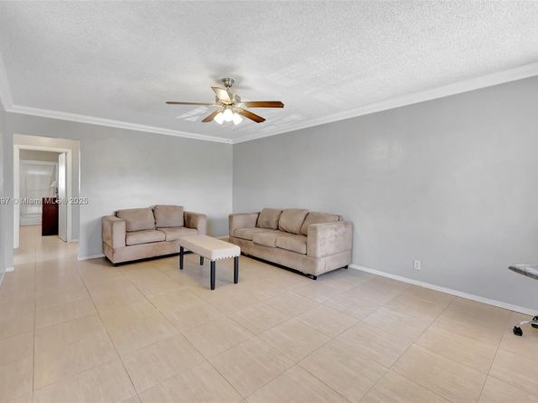 1012 SW 11th St 20N, Hallandale Beach FL 33009