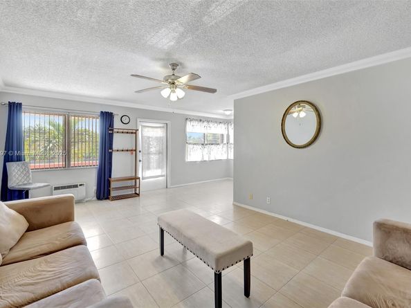 1012 SW 11th St 20N, Hallandale Beach FL 33009