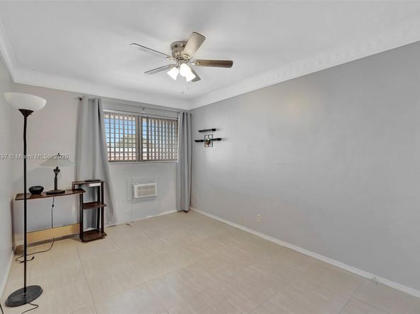 1012 SW 11th St 20N, Hallandale Beach FL 33009