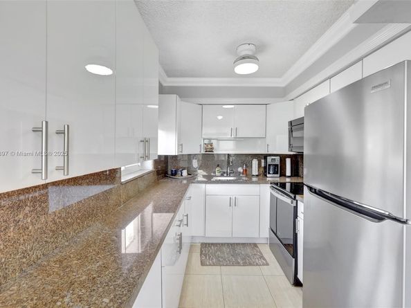 1012 SW 11th St 20N, Hallandale Beach FL 33009