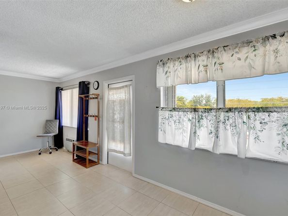 1012 SW 11th St 20N, Hallandale Beach FL 33009