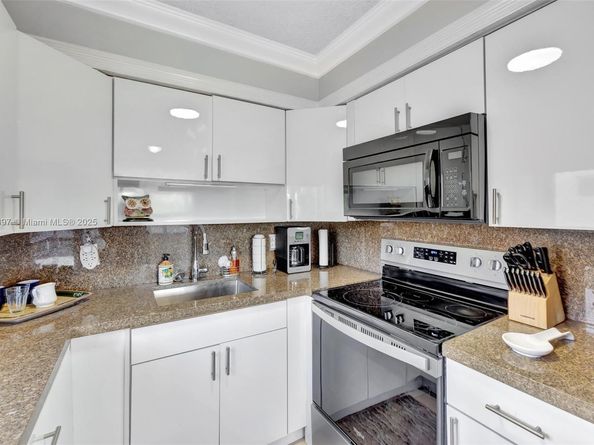 1012 SW 11th St 20N, Hallandale Beach FL 33009