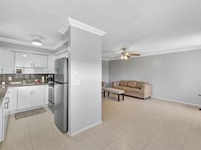 1012 SW 11th St 20N, Hallandale Beach FL 33009