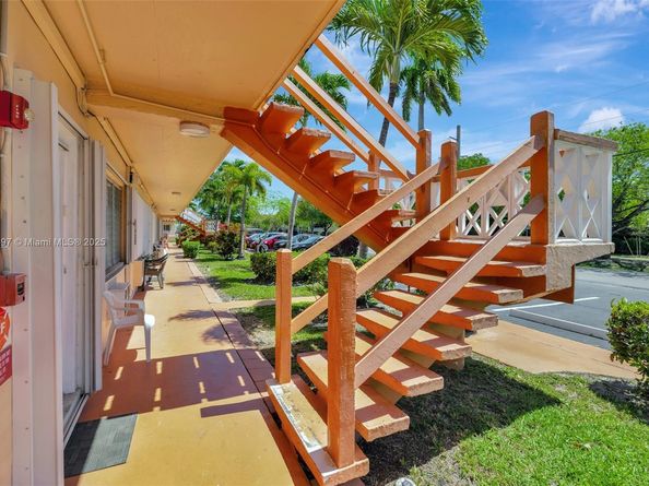 1012 SW 11th St 20N, Hallandale Beach FL 33009