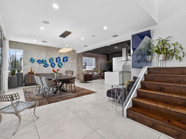 10292 NW 75th Ter, Doral FL 33178