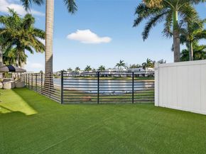 10292 NW 75th Ter, Doral FL 33178