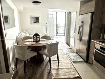 121 NE 34th St