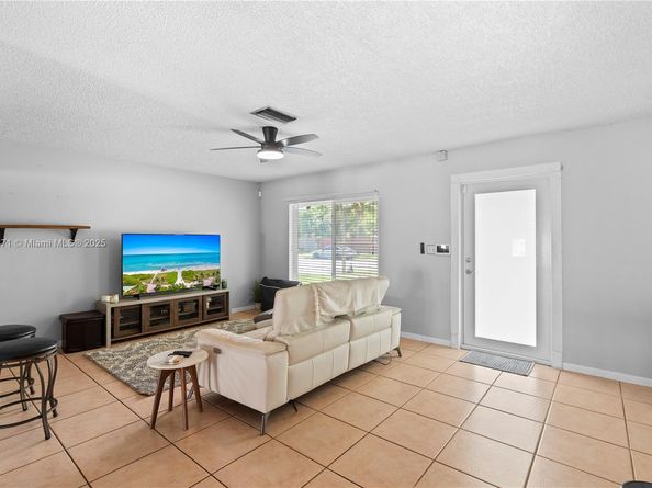 6121 NW 45th Ave, Fort Lauderdale FL 33319