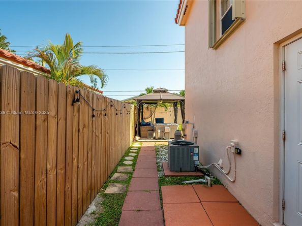 6284 Duval Dr, Margate FL 33063