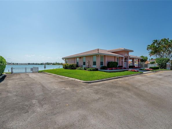 6284 Duval Dr, Margate FL 33063