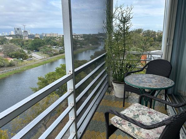 16850 S Glades Dr 8G, North Miami Beach FL 33162