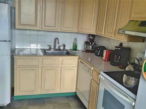 16850 S Glades Dr 8G, North Miami Beach FL 33162