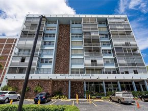 16850 S Glades Dr 8G, North Miami Beach FL 33162