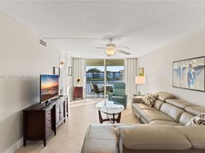 9500 N Hollybrook Lake Dr 5206, Pembroke Pines FL 33025