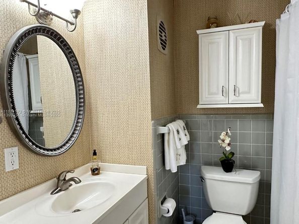 2825 NE 33rd Ave 204, Fort Lauderdale FL 33308