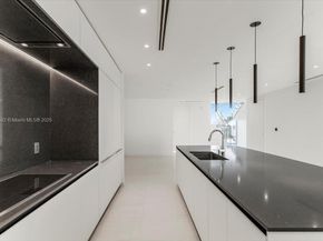 300 Biscayne Blvd Way 5002 Duplex, Miami FL 33131