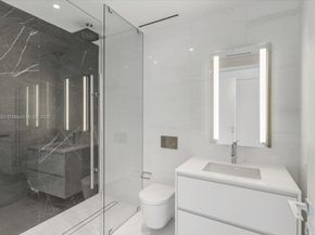 300 Biscayne Blvd Way 5002 Duplex, Miami FL 33131