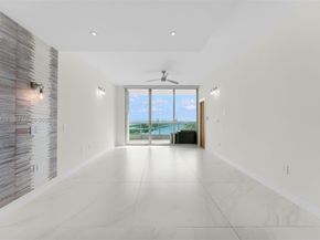 900 Biscayne Blvd 4202, Miami FL 33132