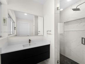 900 Biscayne Blvd 4202, Miami FL 33132