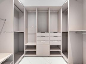 900 Biscayne Blvd 4202, Miami FL 33132