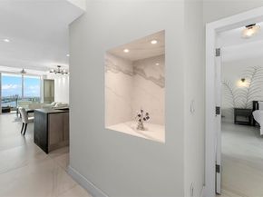 900 Biscayne Blvd 4202, Miami FL 33132