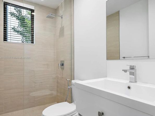 332 Balboa St, Hollywood FL 33019