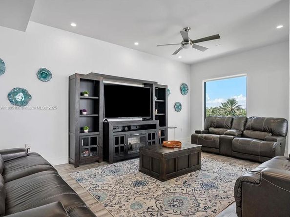 332 Balboa St, Hollywood FL 33019