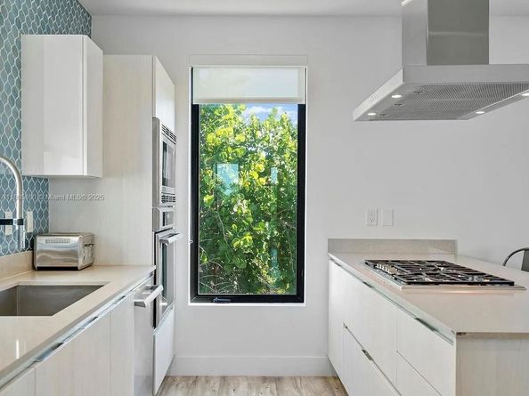332 Balboa St, Hollywood FL 33019