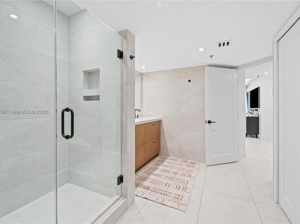 520 Brickell Key Dr A713, Miami FL 33131