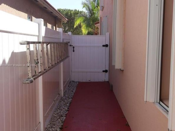 2240 NE 37th Ter, Homestead FL 33033