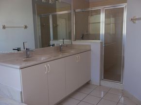 2240 NE 37th Ter, Homestead FL 33033