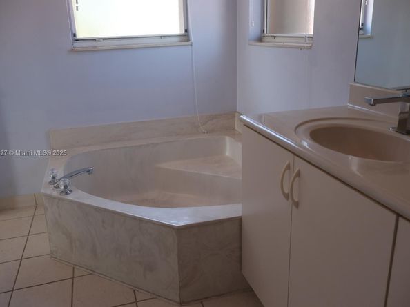 2240 NE 37th Ter, Homestead FL 33033