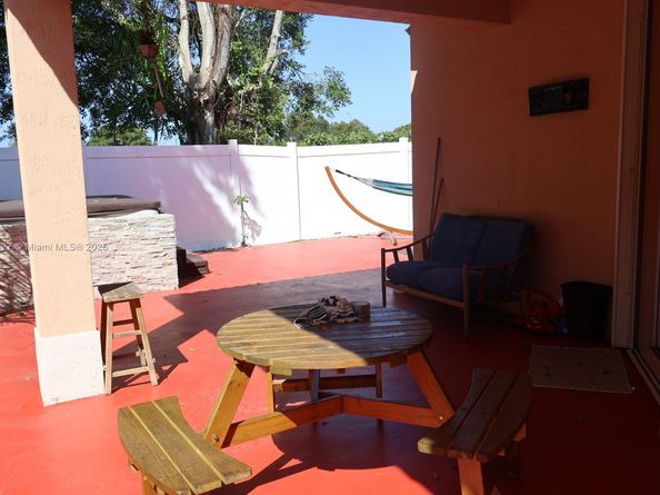 2240 NE 37th Ter, Homestead FL 33033