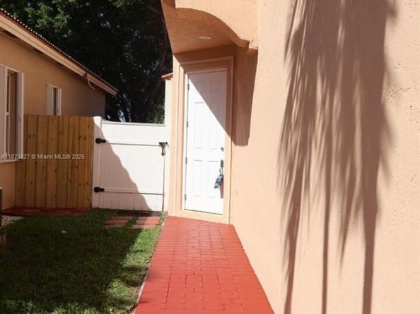 2240 NE 37th Ter, Homestead FL 33033