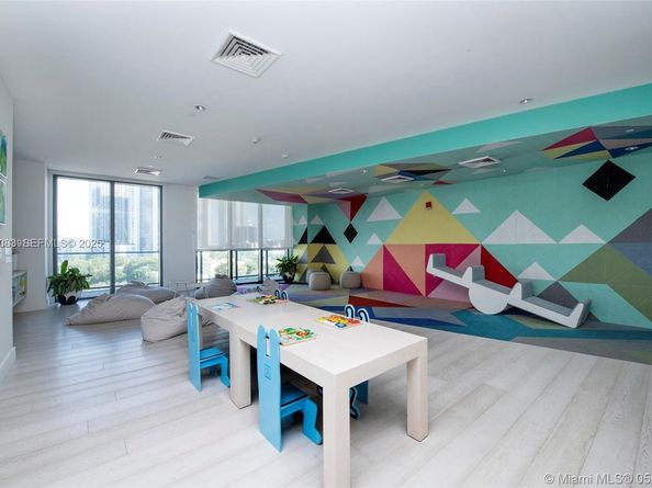 121 NE 34th St 1604, Miami FL 33137