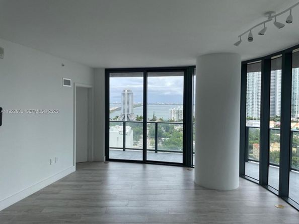 121 NE 34th St 1604, Miami FL 33137