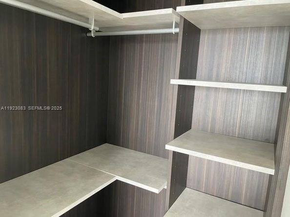 121 NE 34th St 1604, Miami FL 33137