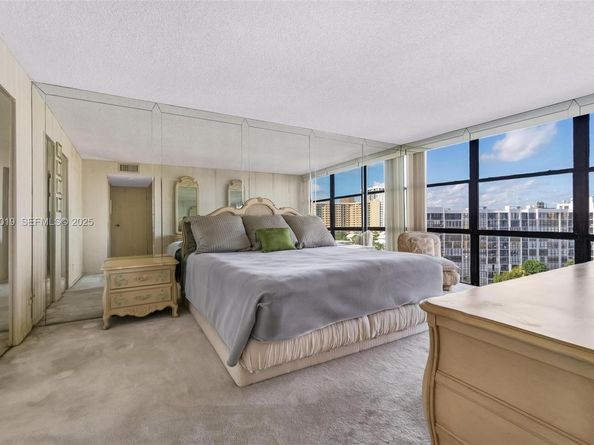 800 Parkview Dr 1021, Hallandale Beach FL 33009