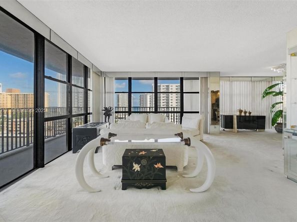 800 Parkview Dr 1021, Hallandale Beach FL 33009