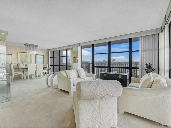 800 Parkview Dr 1021, Hallandale Beach FL 33009